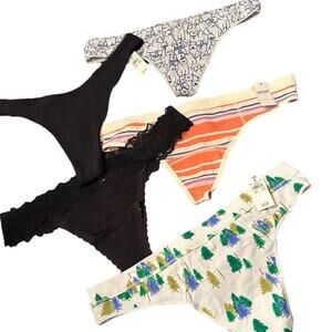 NWT Aerie 5 Pair of Panties Thongs Ski Polar Bear Black Lace 8.85 each Size L